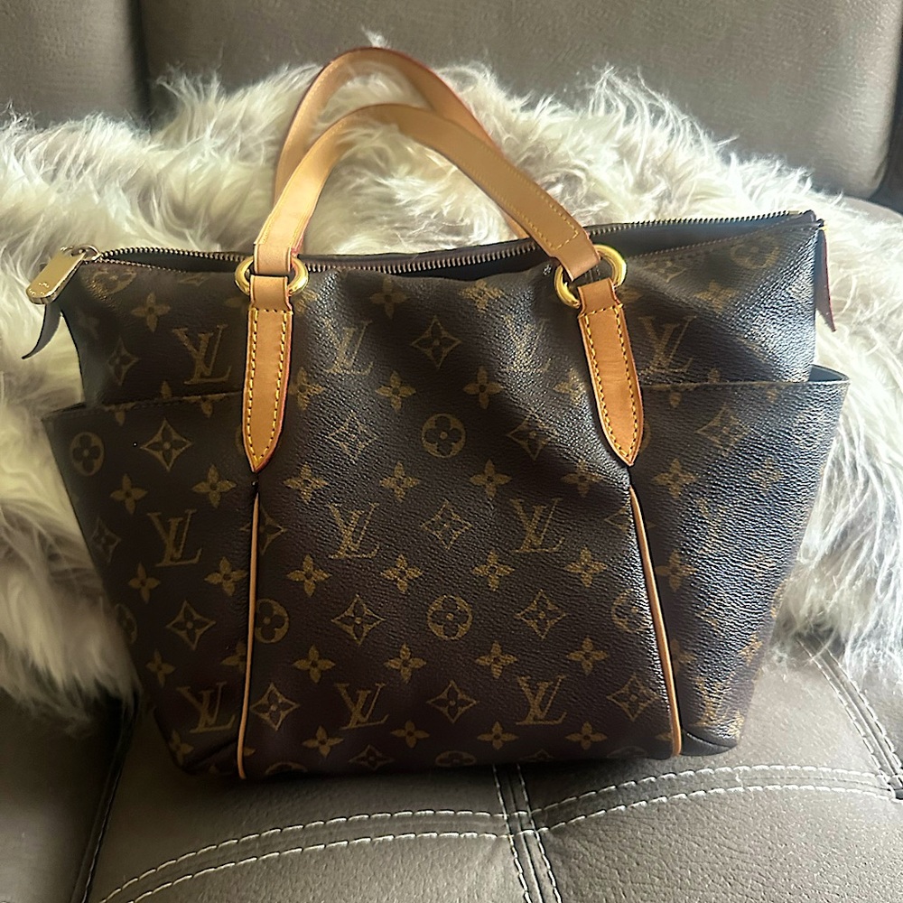 💜LOUIS VUITTON Zipper Tote Bag💜
